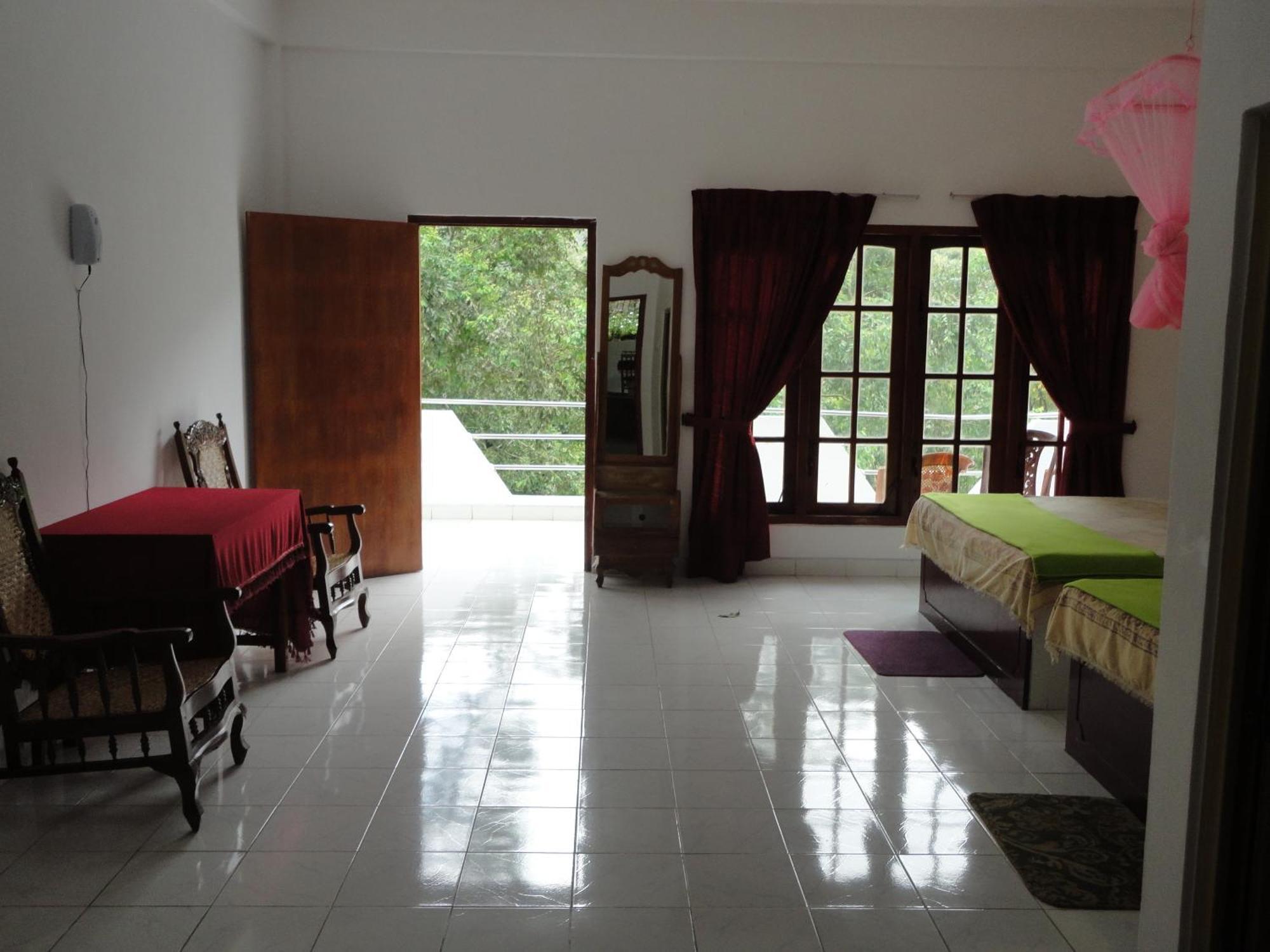 White Elephant Hotel Maskeliya Room photo